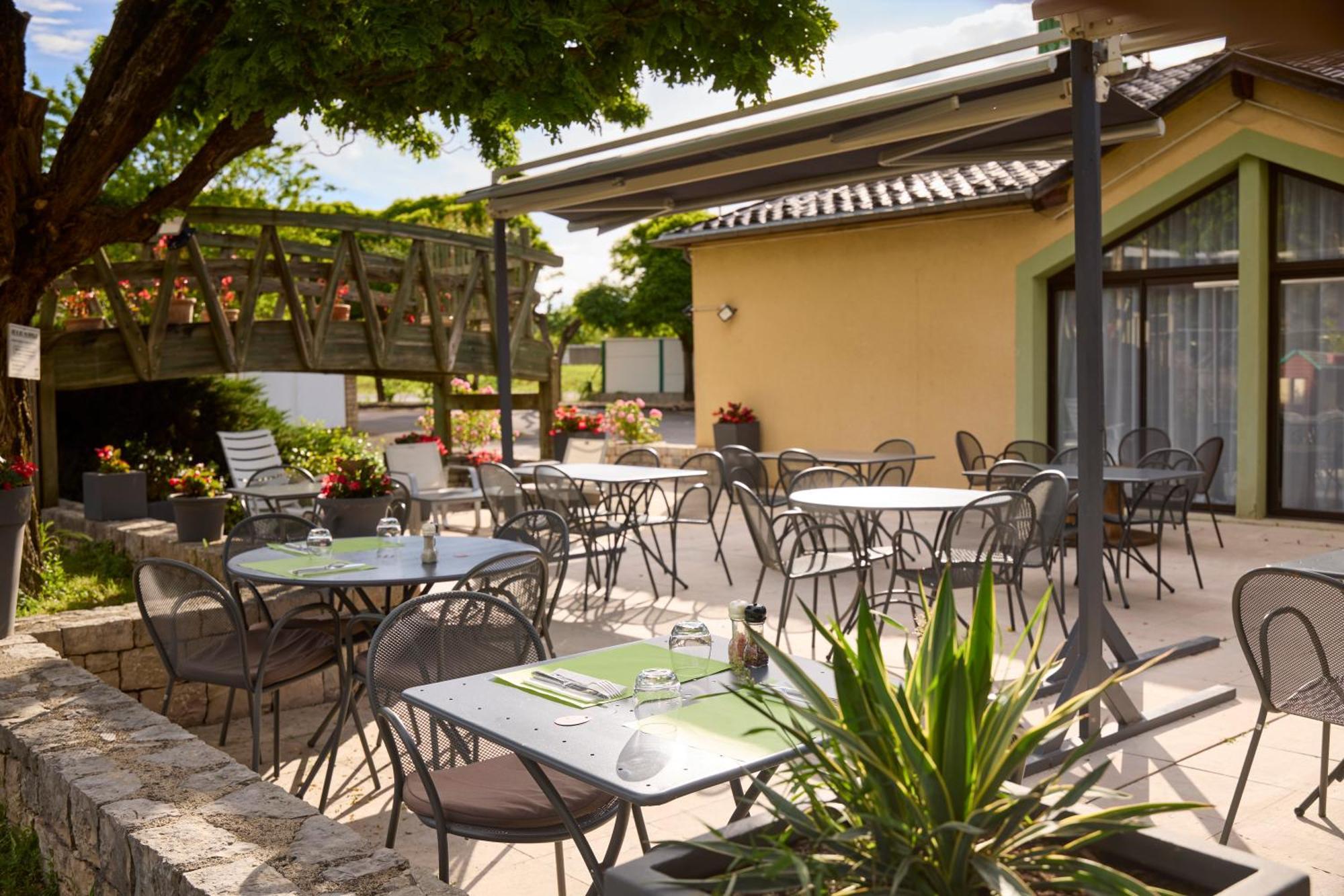 Hotel-Restaurant Le Calice Du Gevaudan - A75 Banassac Екстер'єр фото