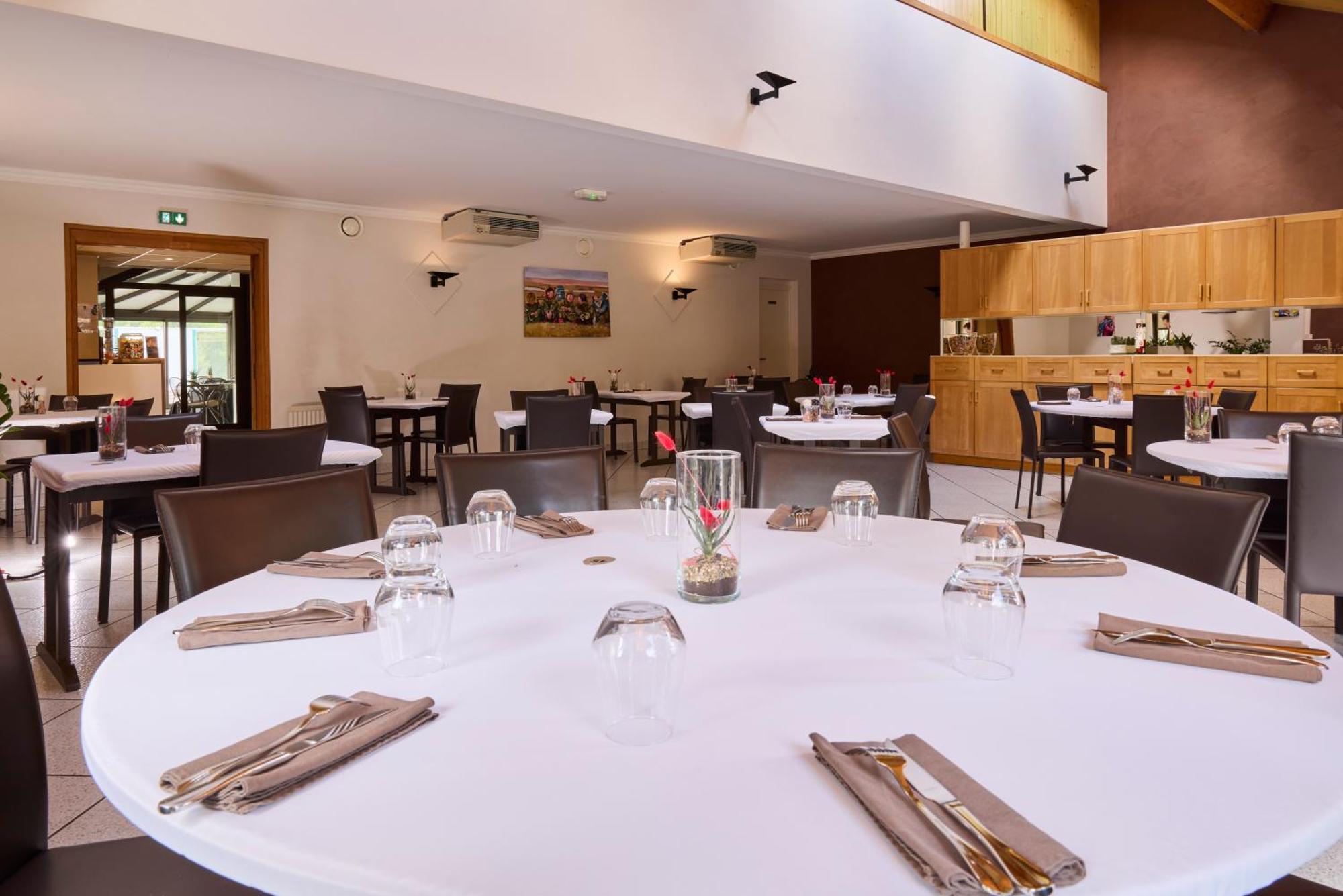 Hotel-Restaurant Le Calice Du Gevaudan - A75 Banassac Екстер'єр фото