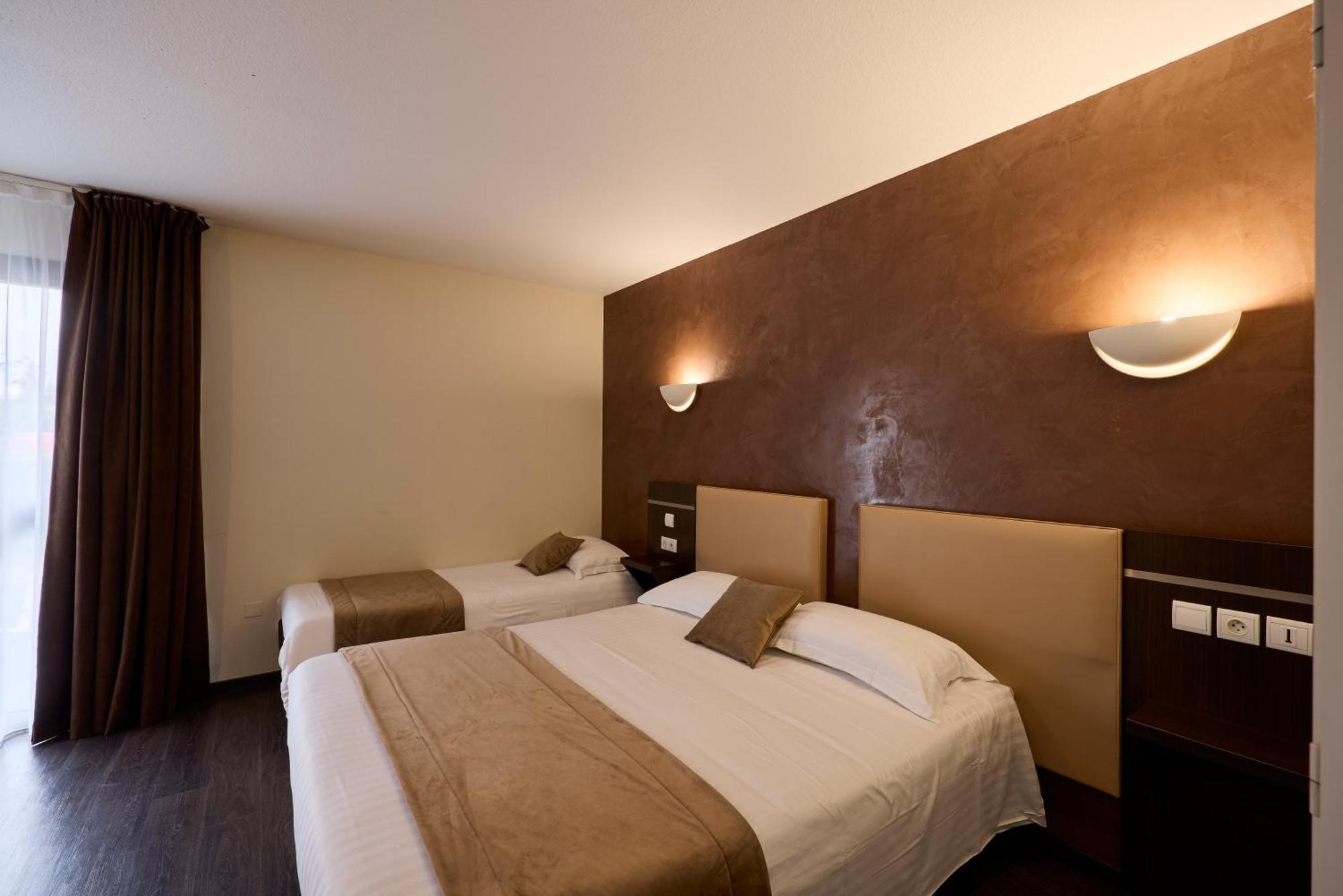 Hotel-Restaurant Le Calice Du Gevaudan - A75 Banassac Екстер'єр фото